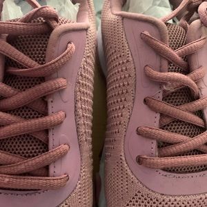 NWOT Dusty pink, mesh size 7 training shoes